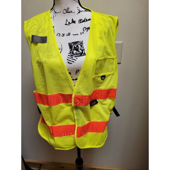 GSS Safety 3111 Non-ANSI Multi-Usage Utility Vest - Lime/Yellow - Picture 3 of 5